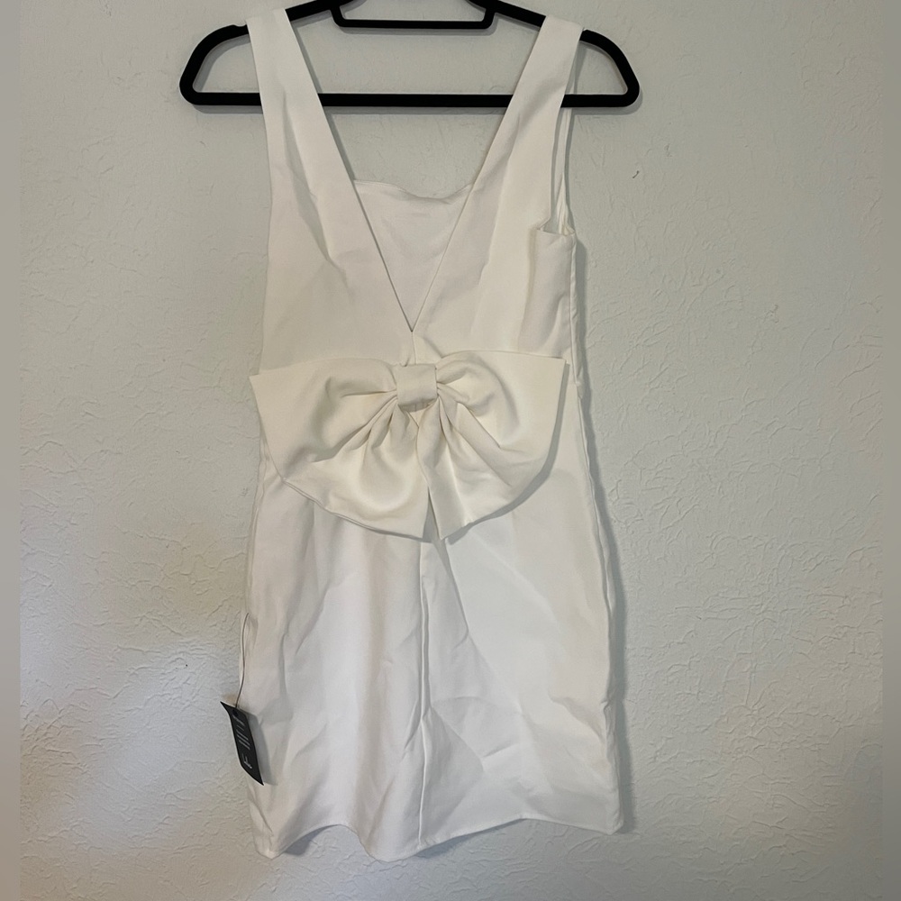 New with tags Lulus dress, never worn.